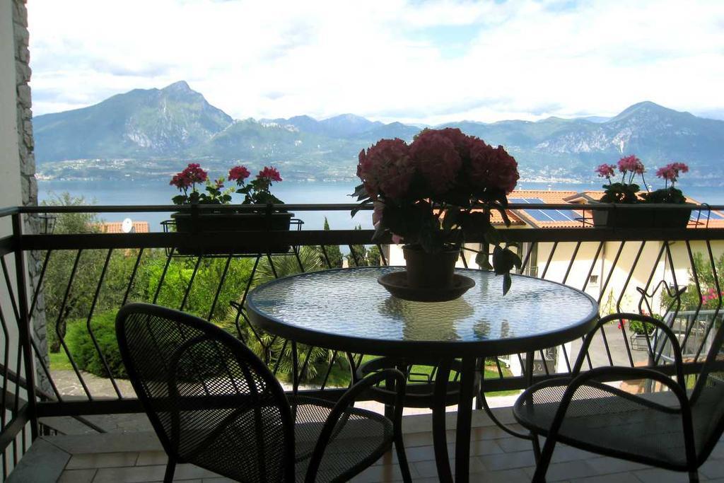 Bed And Breakfast Due Leoni Torri Del Benaco Exterior photo